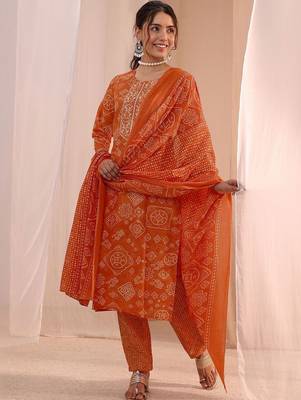 women ethnic motifs printed regular thread work kurta with trousers & with dupatta 1