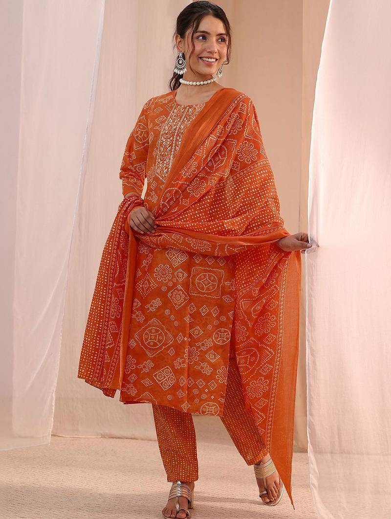 women ethnic motifs printed regular thread work kurta with trousers & with dupatta