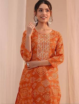 women ethnic motifs printed regular thread work kurta with trousers & with dupatta 3