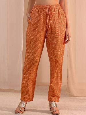 women ethnic motifs printed regular thread work kurta with trousers & with dupatta 4