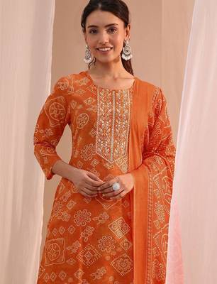 women ethnic motifs printed regular thread work kurta with trousers & with dupatta 5