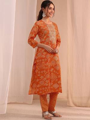 women ethnic motifs printed regular thread work kurta with trousers & with dupatta 6