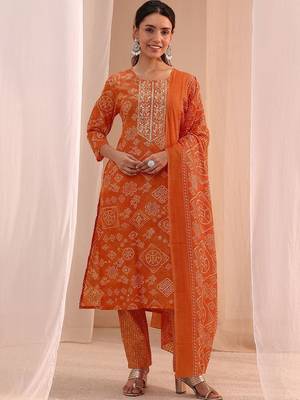 women ethnic motifs printed regular thread work kurta with trousers & with dupatta 7