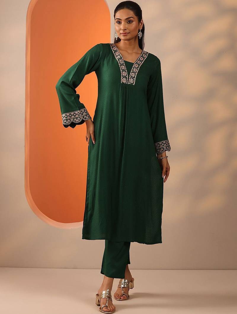 women ethnic motifs embroidered regular thread work kurta with trousers