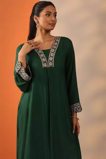 women ethnic motifs embroidered regular thread work kurta with trousers
