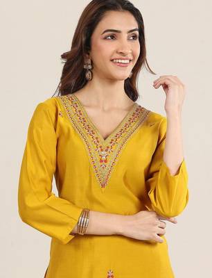 floral embroidered v neck sequinned kurta with trousers & dupatta 2