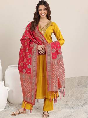floral embroidered v neck sequinned kurta with trousers & dupatta 3