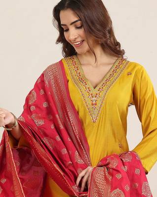 floral embroidered v neck sequinned kurta with trousers & dupatta 6