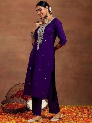 floral embroidered kurta with trouser & dupatta 3