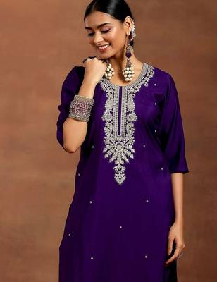 floral embroidered kurta with trouser & dupatta 4