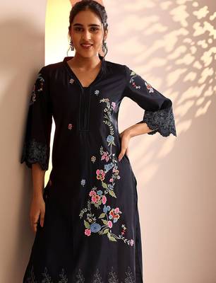 women floral embroidered kurta with trouser 2