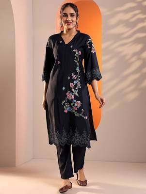 women floral embroidered kurta with trouser 3