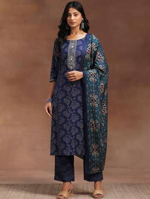 blue floral embroidered zari kurta with trousers & dupatta 3