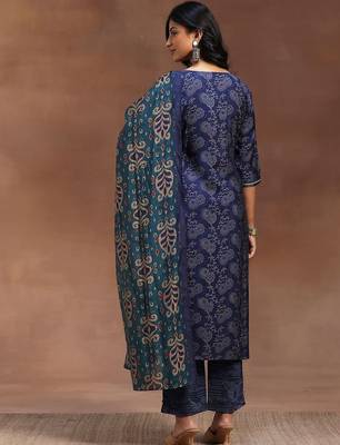 blue floral embroidered zari kurta with trousers & dupatta 5