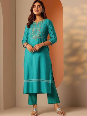 women ethnic motifs embroidered regular thread work kurta with trousers 2