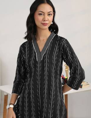 women printed regular cotton blend kurta with palazzos & with dupatta 6