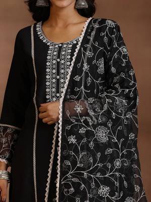 floral yoke design panelled sequinned kurta with trousers & dupatta 2