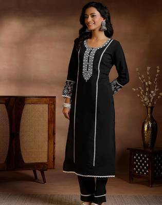 floral yoke design panelled sequinned kurta with trousers & dupatta 3
