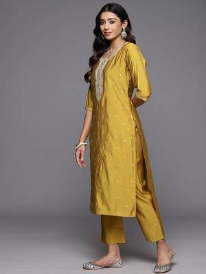 floral embroidered straight zari work kurta with trousers & dupatta 5