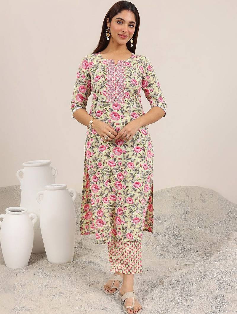 women floral printed regular thread work kurta with trousers
