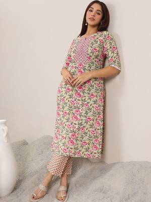women floral printed regular thread work kurta with trousers 3