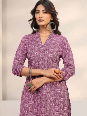 women ethnic motifs printed regular kurta with trousers & with dupatta 7