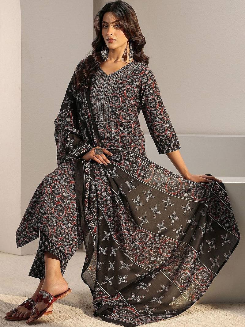 women ethnic motifs printed regular kurta with trousers & with dupatta