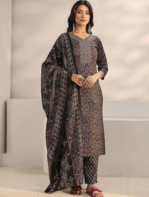 women ethnic motifs printed regular kurta with trousers & with dupatta 2