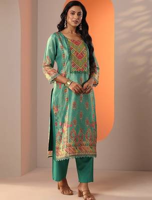 women ethnic motifs printed kurta with trouser & dupatta 4
