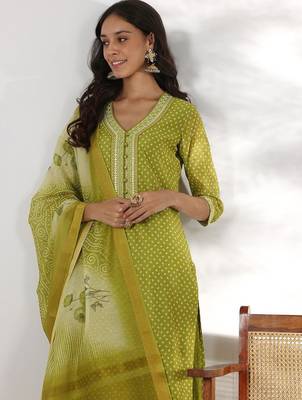 women bandhani printed regular sequinned kurta with trousers & with dupatta 2