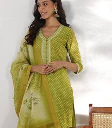 women bandhani printed regular sequinned kurta with trousers & with dupatta
