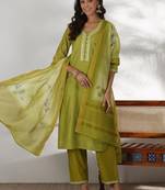 women bandhani printed regular sequinned kurta with trousers & with dupatta