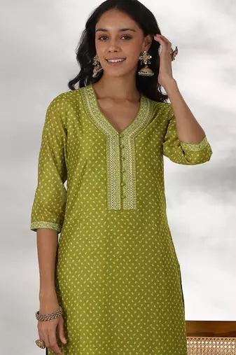women bandhani printed regular sequinned kurta with trousers & with dupatta