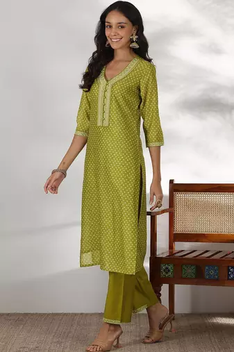 women bandhani printed regular sequinned kurta with trousers & with dupatta