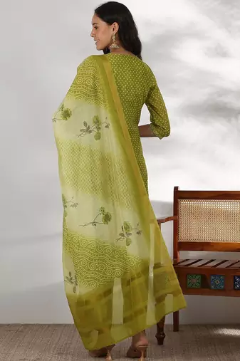 women bandhani printed regular sequinned kurta with trousers & with dupatta