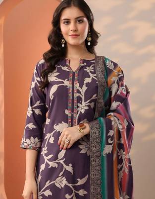 floral printed notch-neck thread work straight kurta & trousers with dupatta 4