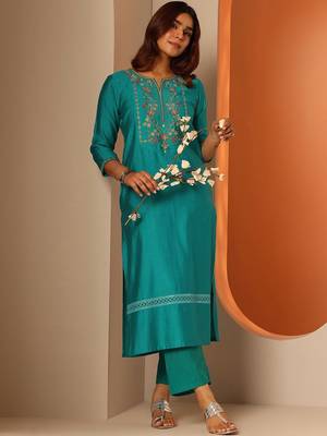 women ethnic motifs embroidered regular thread work kurta with trousers 1