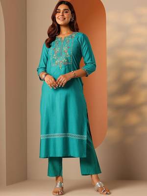 women ethnic motifs embroidered regular thread work kurta with trousers 5