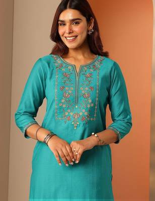 women ethnic motifs embroidered regular thread work kurta with trousers 6