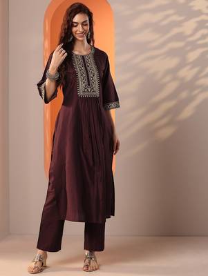 women floral yoke design pleated regular kurta with trousers 1