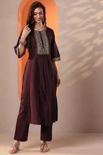 women floral yoke design pleated regular kurta with trousers