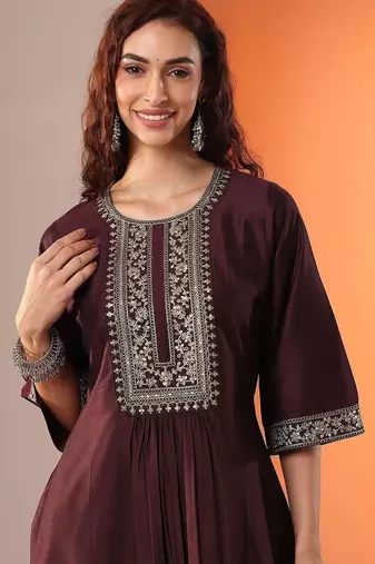 women floral yoke design pleated regular kurta with trousers