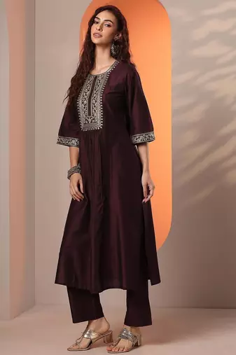 women floral yoke design pleated regular kurta with trousers