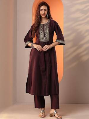 women floral yoke design pleated regular kurta with trousers 7
