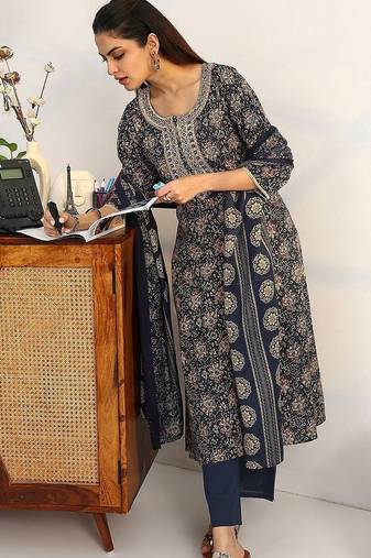 women ethnic motifs printed regular cotton blend kurta with trousers & with dupatta