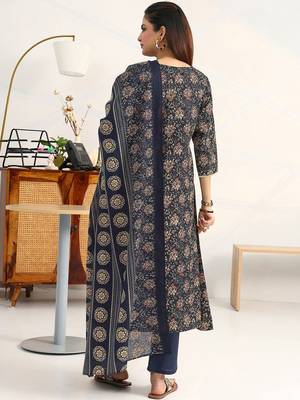 women ethnic motifs printed regular cotton blend kurta with trousers & with dupatta 3