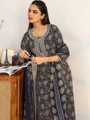 women ethnic motifs printed regular cotton blend kurta with trousers & with dupatta 4