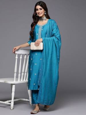 ethnic motifs embroidered straight kurta with trousers & dupatta 7