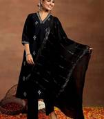 floral embroidered kurta with trouser & dupatta
