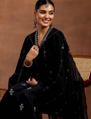 floral embroidered kurta with trouser & dupatta 2